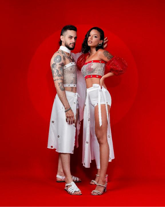 Mulher com vestido vermelho

O conteúdo gerado por IA pode estar incorreto.