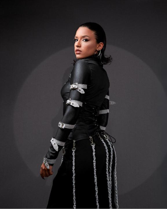 Mulher com roupa preta

O conteúdo gerado por IA pode estar incorreto.