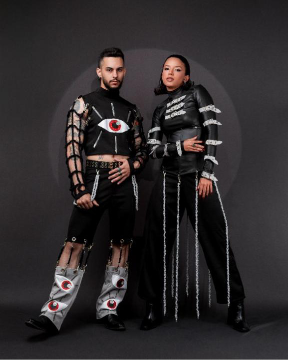 Pessoas posando para foto

O conteúdo gerado por IA pode estar incorreto.