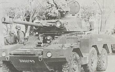 Foto em preto e branco de tanque de guerra

Descrição gerada automaticamente